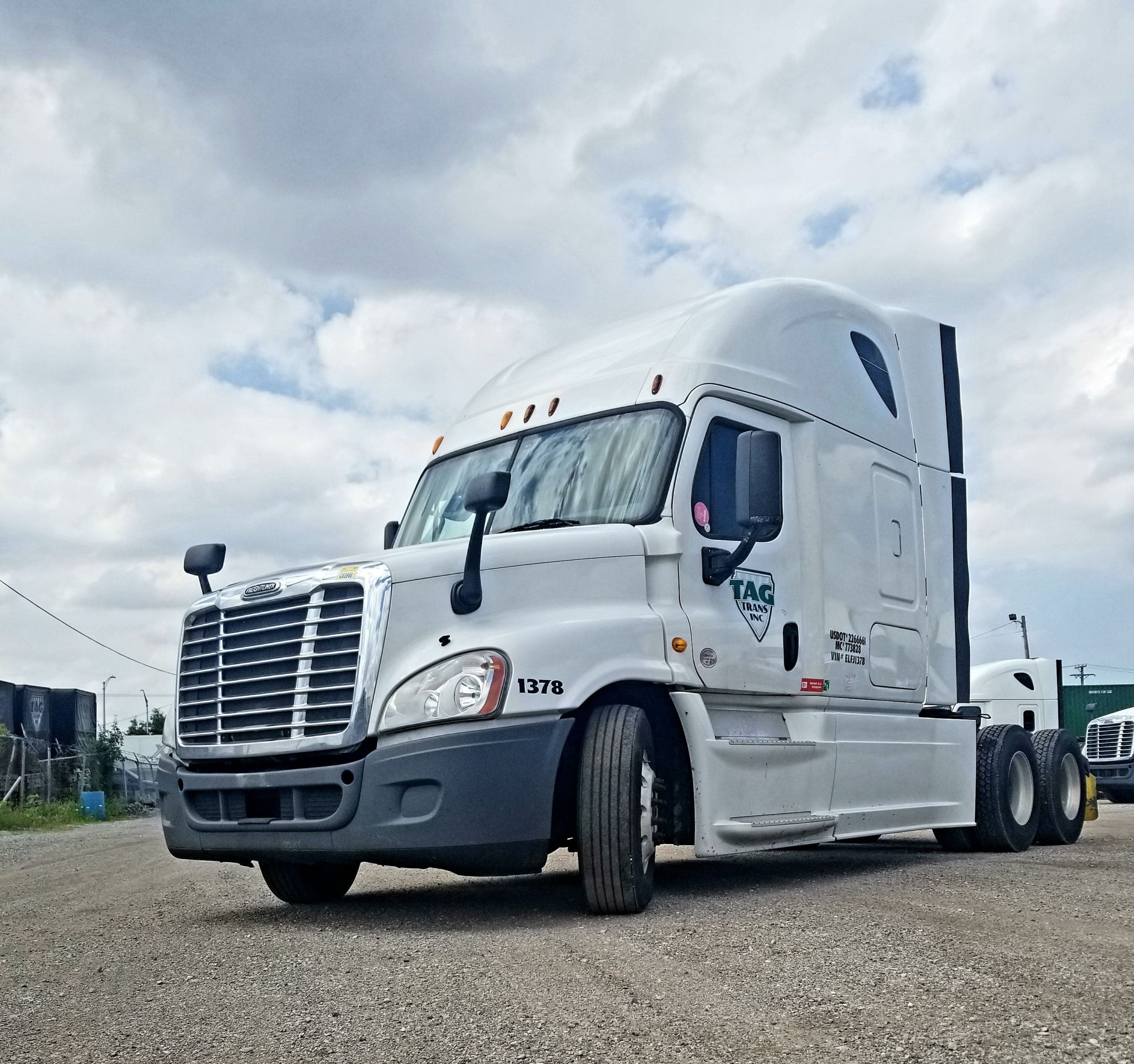 2015 Freightliner Cascadia image 1