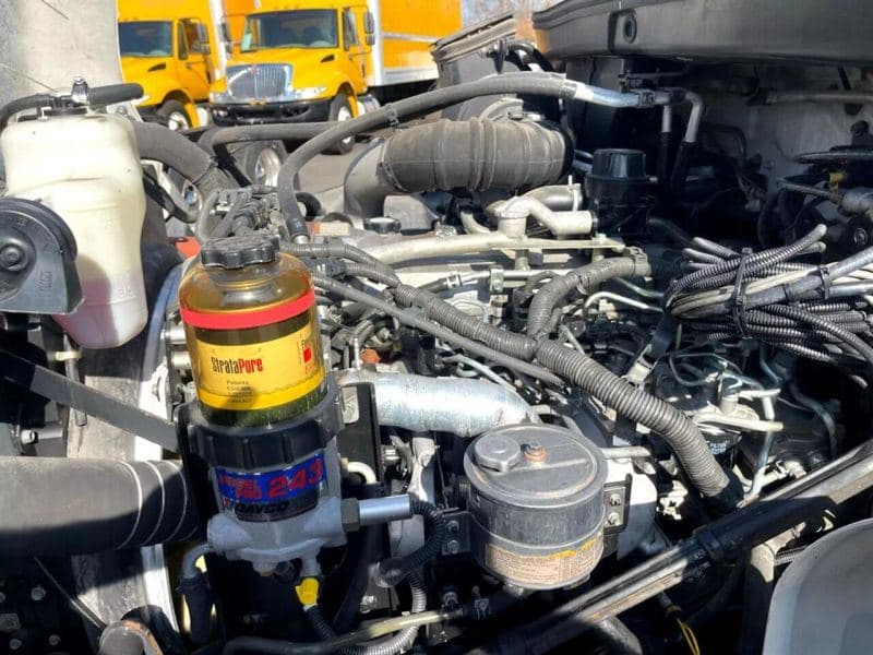 2015 Hino 268 image 20