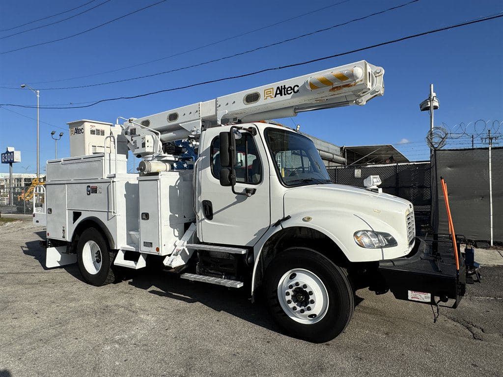 2015 Freightliner M2 106 image 17