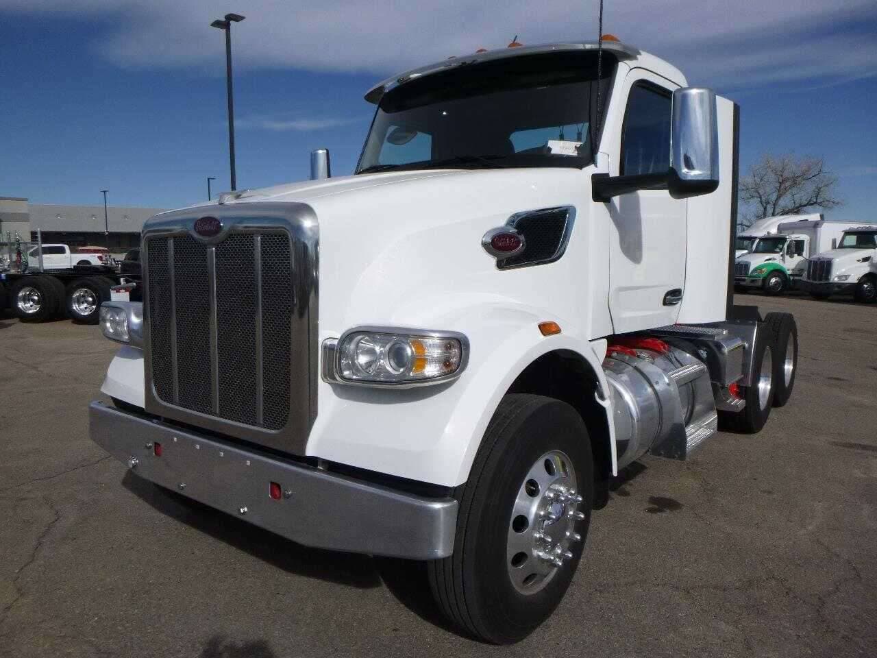 2023 Peterbilt 567 image 3
