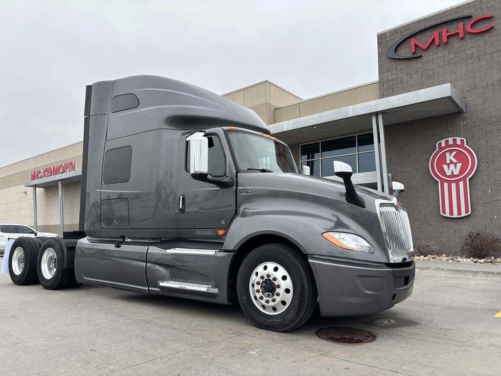 Used 2021 INTERNATIONAL LT625 image 4