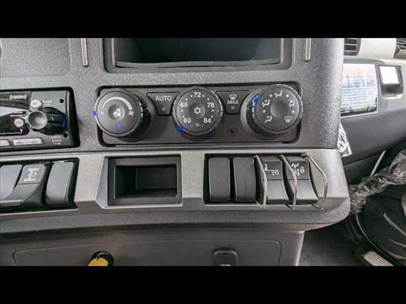 2025 Kenworth T880 image 27