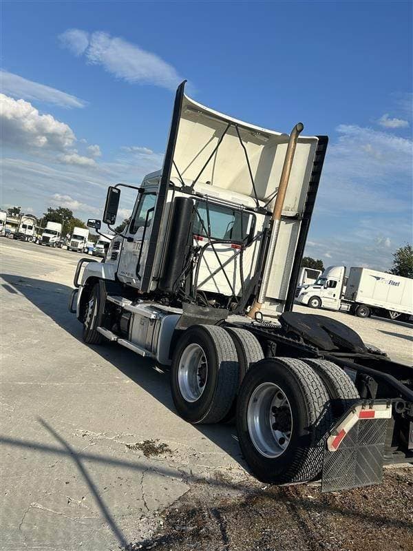 2022 Mack Anthem 64T Day Cab Truck - MP7 425HP, Automatic image 3