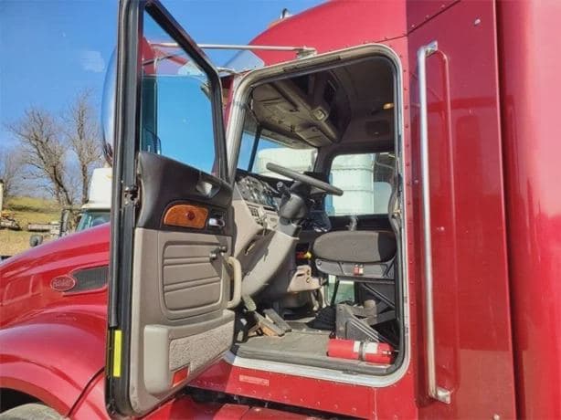 2011 PETERBILT 386 image 4