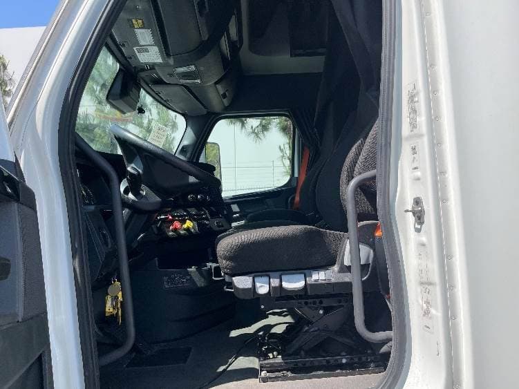2023 Freightliner Cascadia 126 image 4