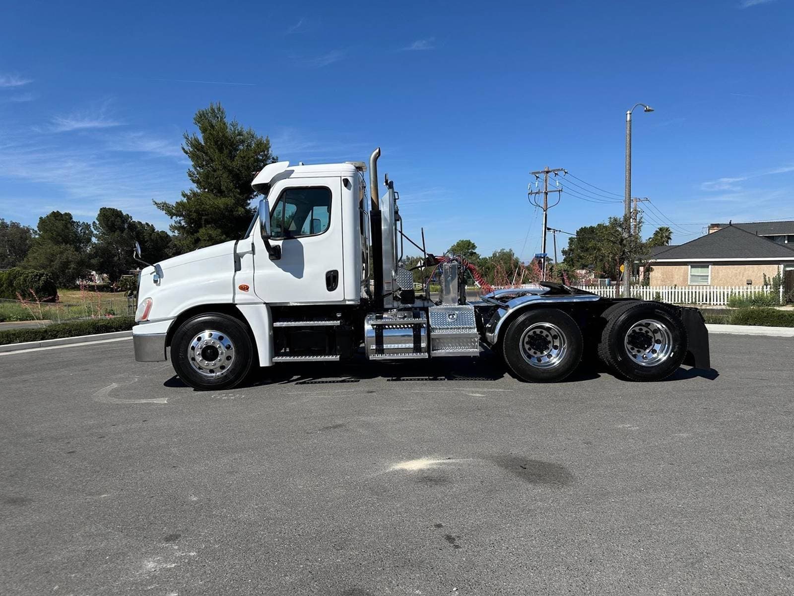 2018 Freightliner Cascadia image 2