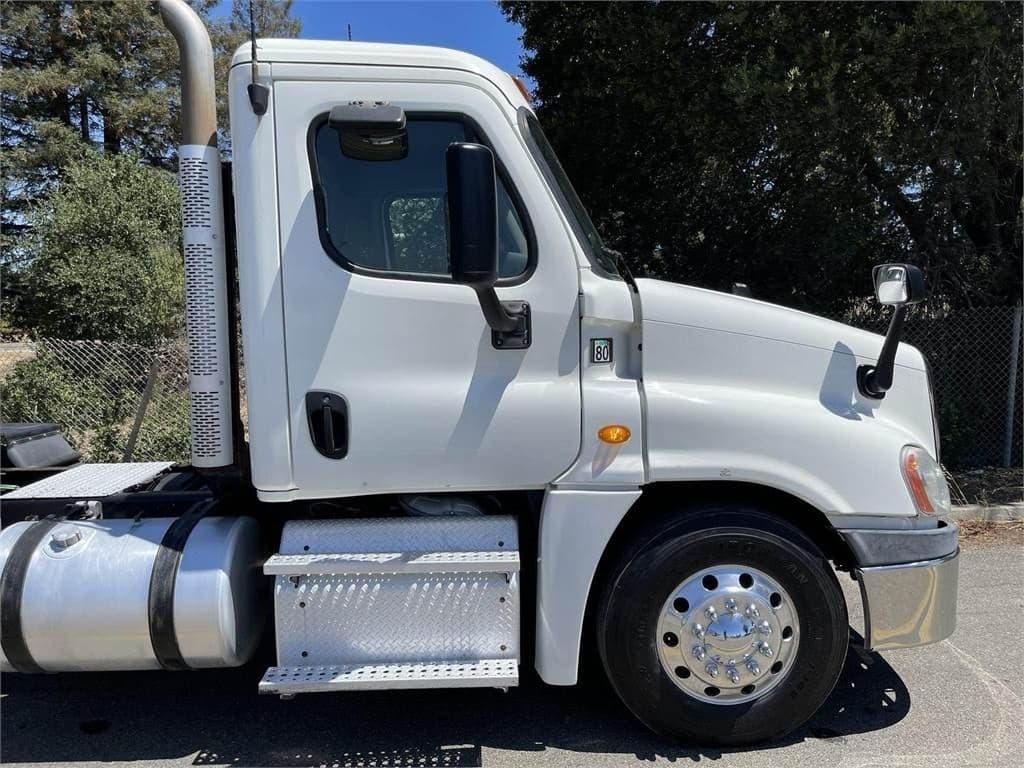 2013 Freightliner Cascadia image 6