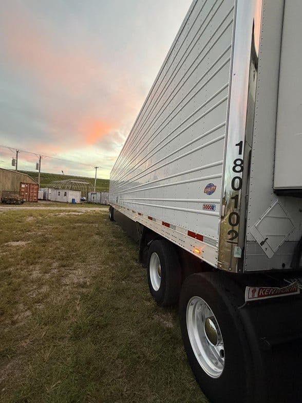 2018 Utility 3000R image 2