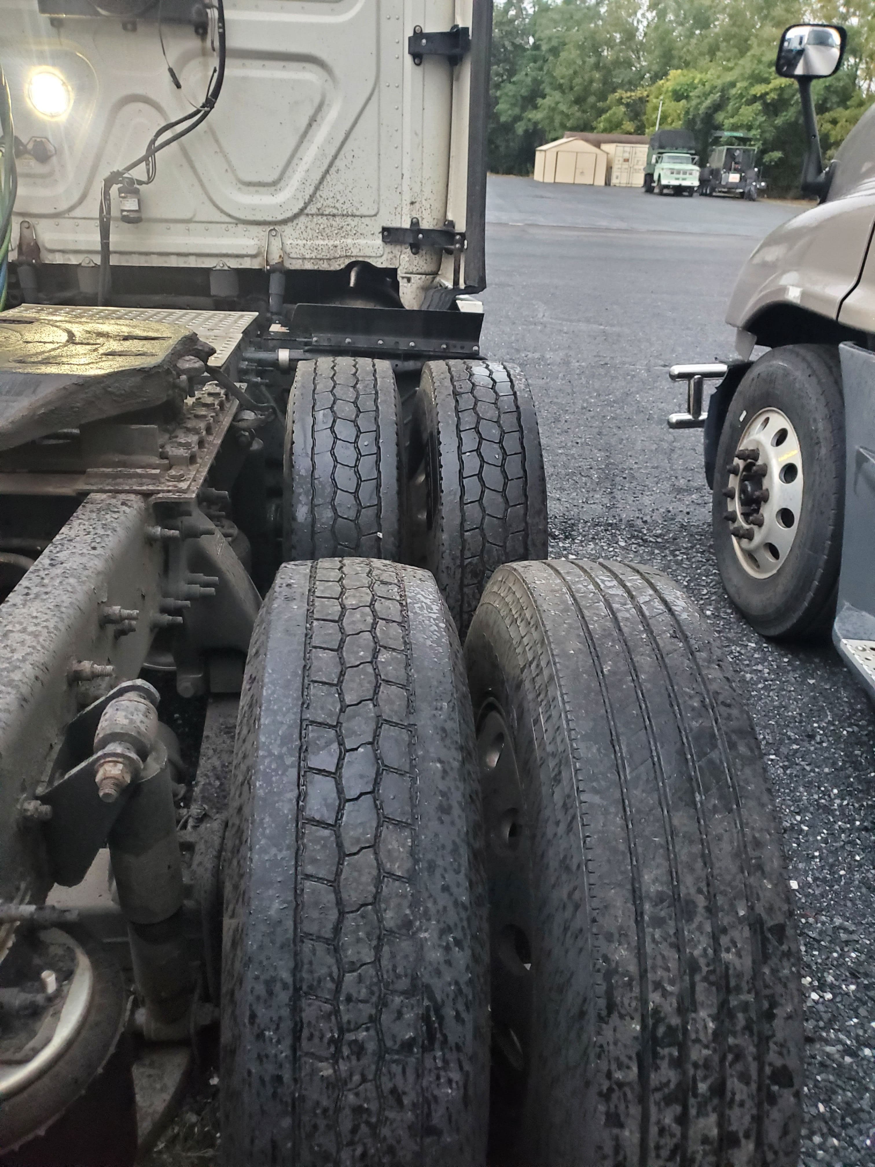 2016 Freightliner Cascadia image 12