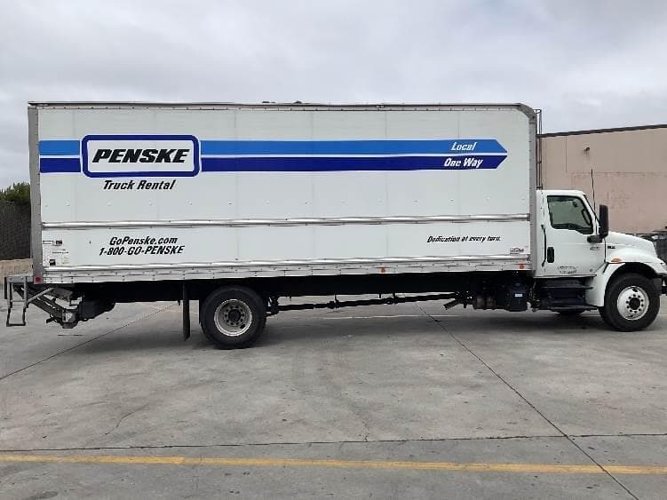 2022 International MV607 Box Truck - 220HP, 6 Speed Automatic, Roll up Door image 15