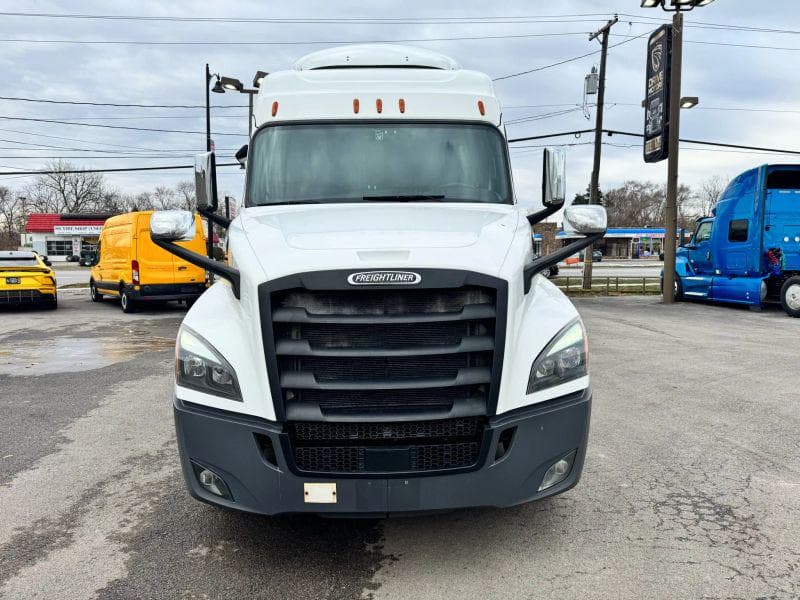 2020 Freightliner Cascadia image 1
