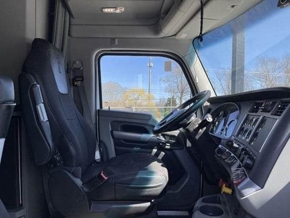 2020 Kenworth T680 image 4