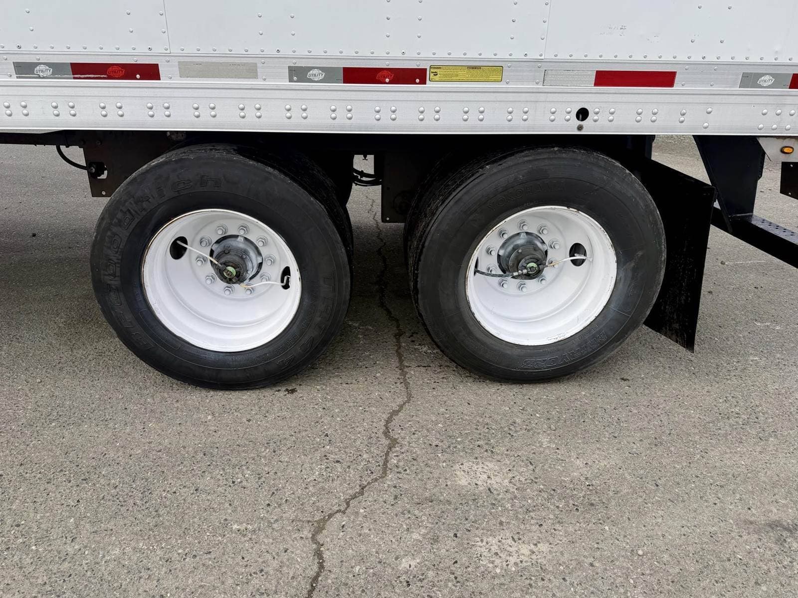 2017 Utility 4000DX 53 ft Dry Van Trailer image 6