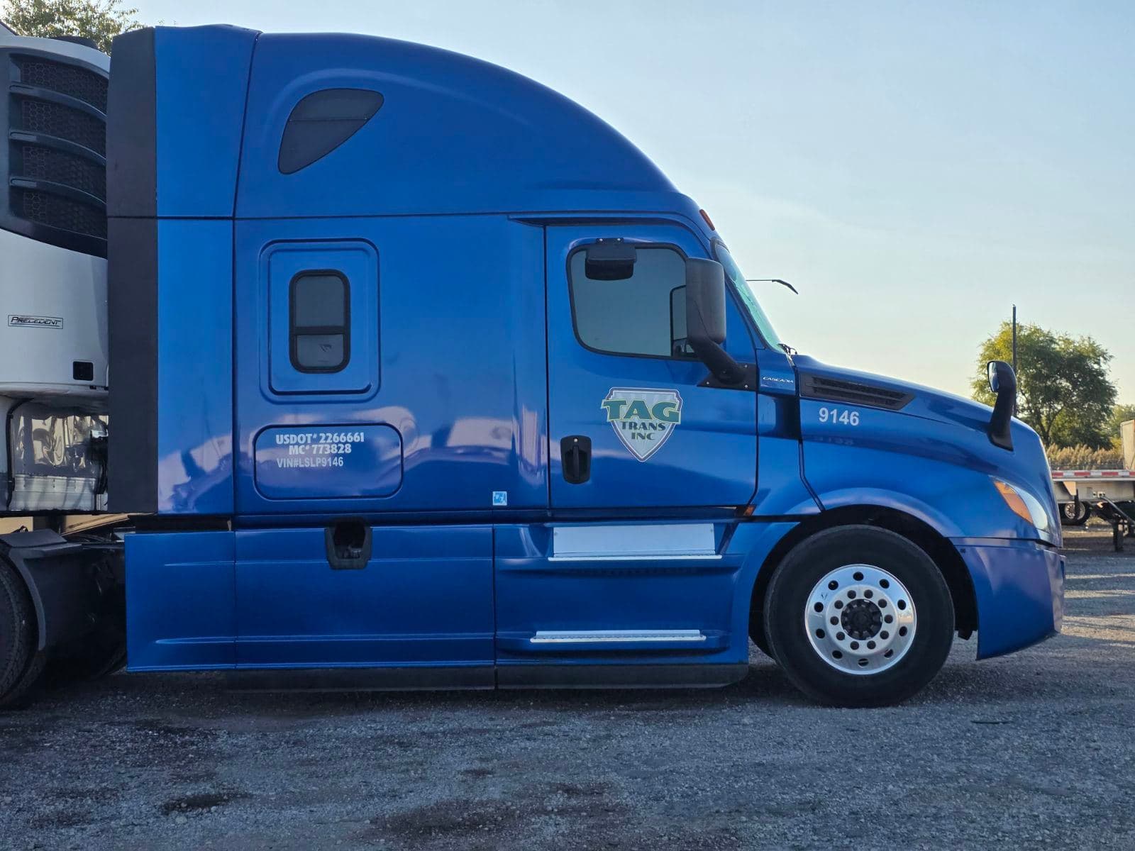 2020 Freightliner Cascadia image 2