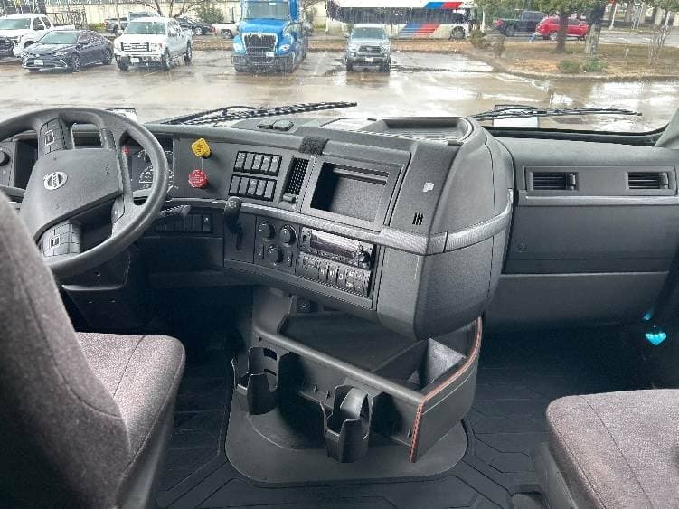 2023 Volvo VNL64760 image 6