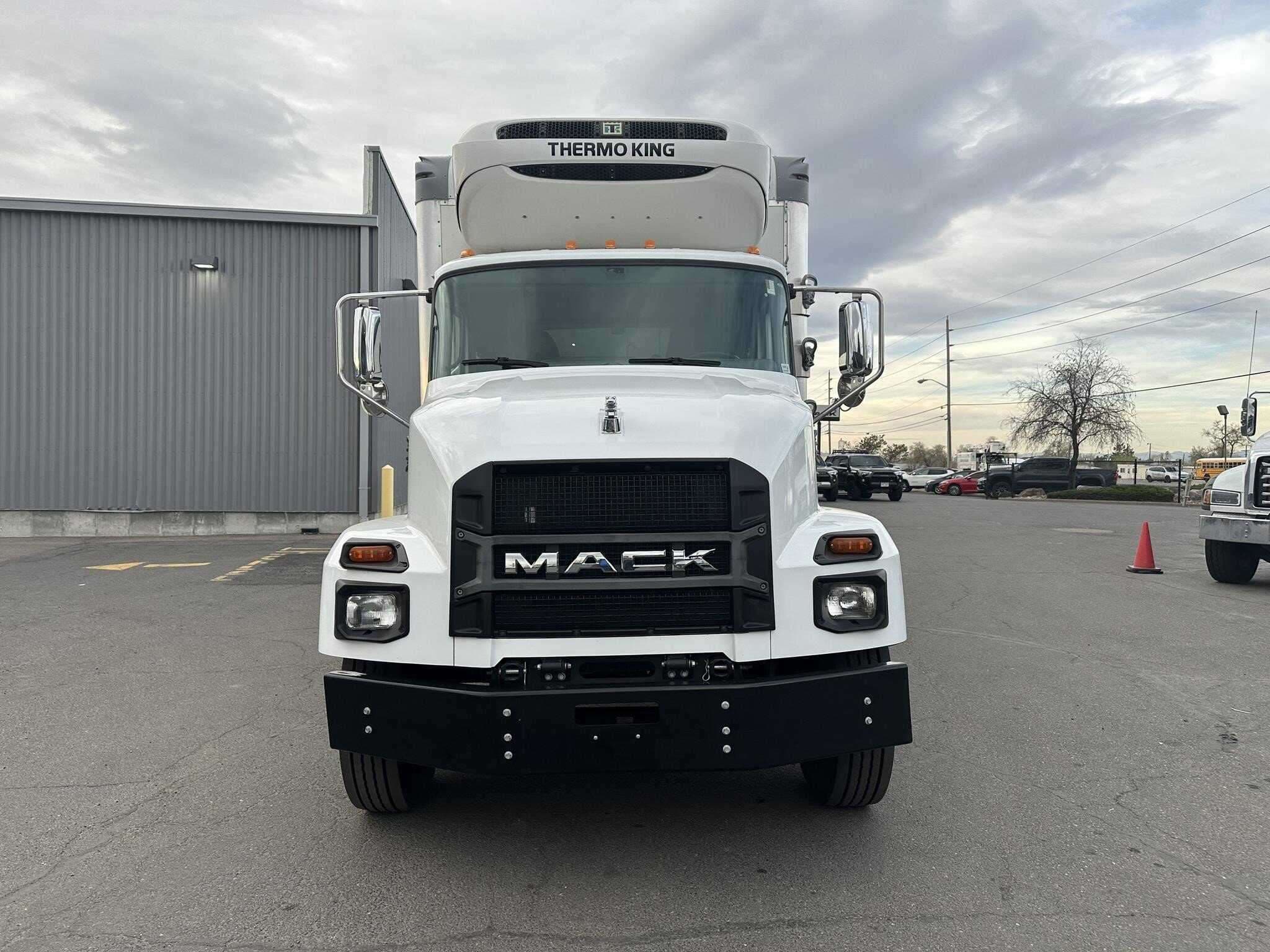 Used 2021 MACK MD6 Reefer/Refrigerated Truck image 4