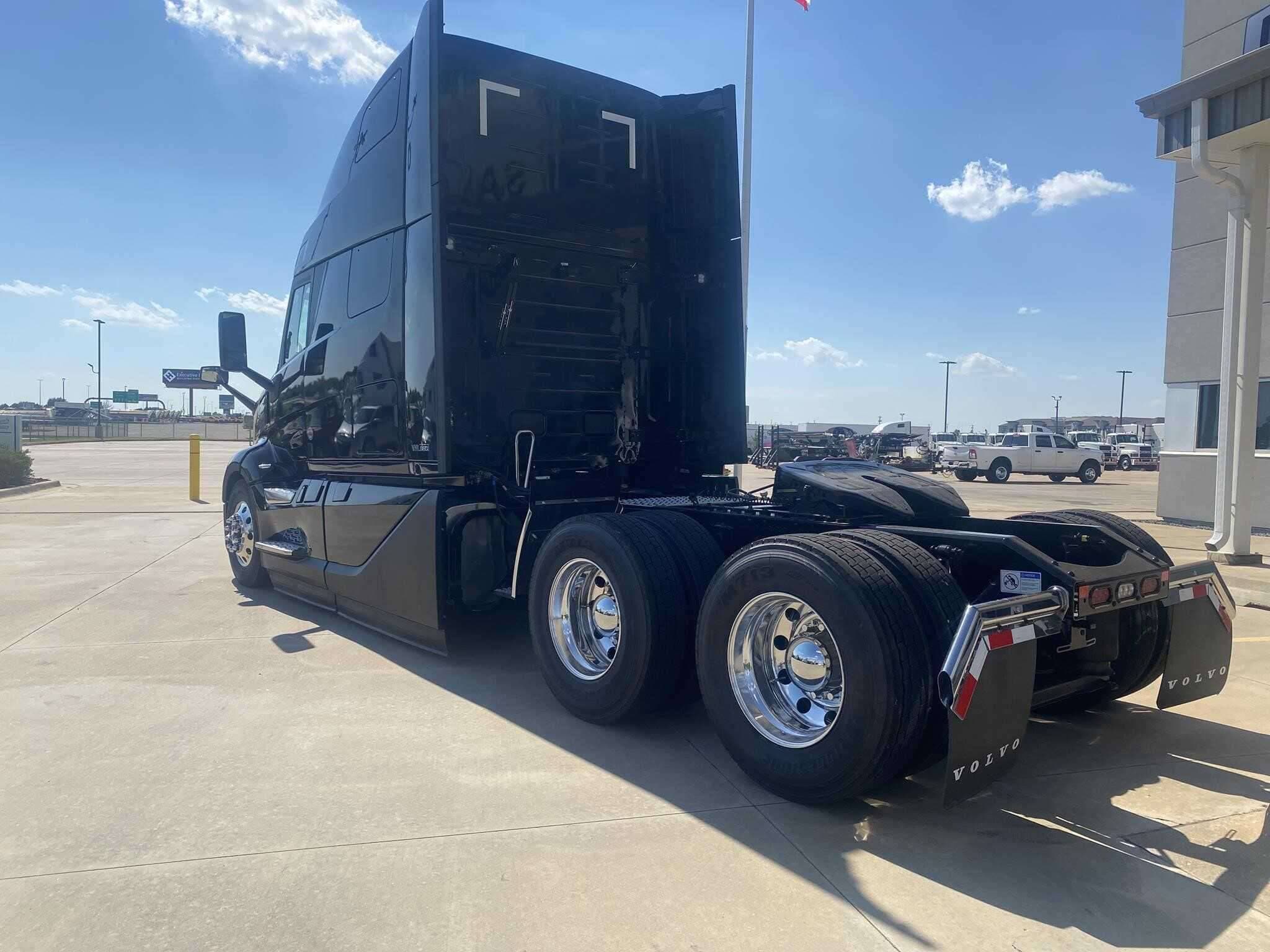 New 2026 VOLVO VNL64T860 Conventional - Sleeper Truck in Oklahoma City, OK image 2