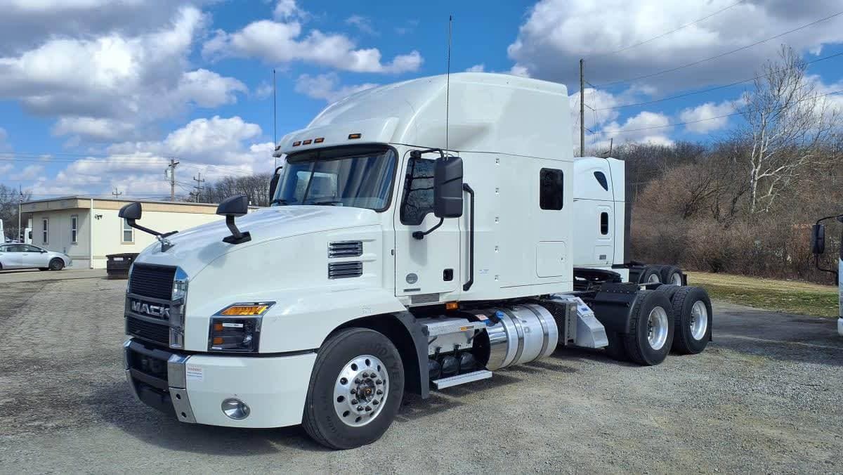 2020 Mack Anthem 64T Sleeper Semi Truck - 62" Mid Roof Sleeper, 445HP, 12 Speed Automatic image 1