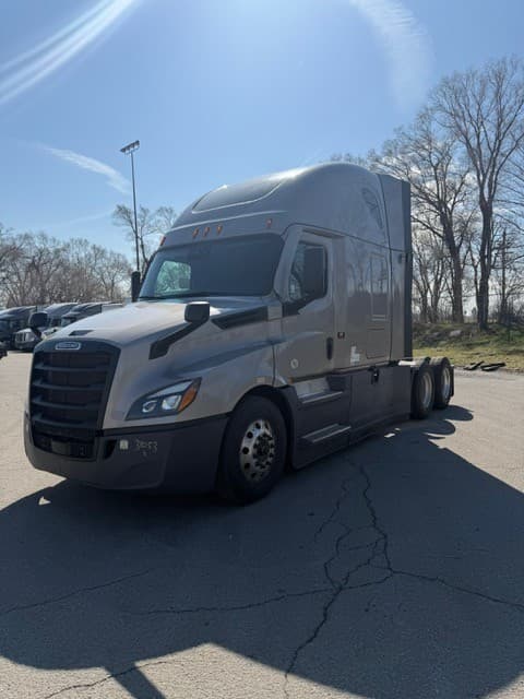 2024 Freightliner Cascadia image 1