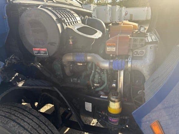 2021 Volvo VNR64T300 image 6