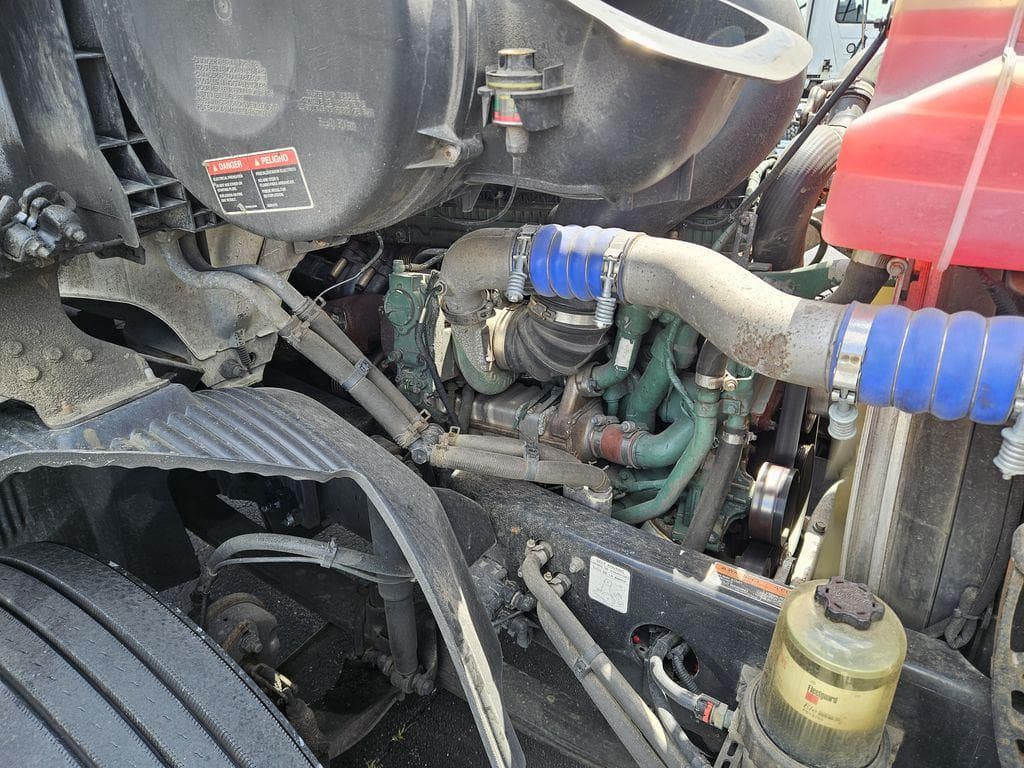 2020 Volvo VNR image 13