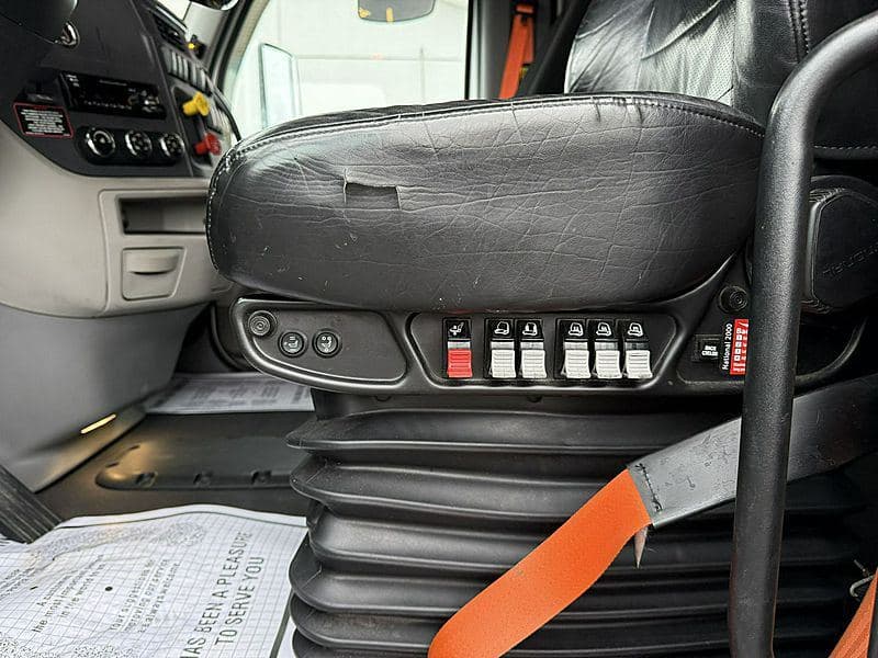 2020 Peterbilt 579 image 9