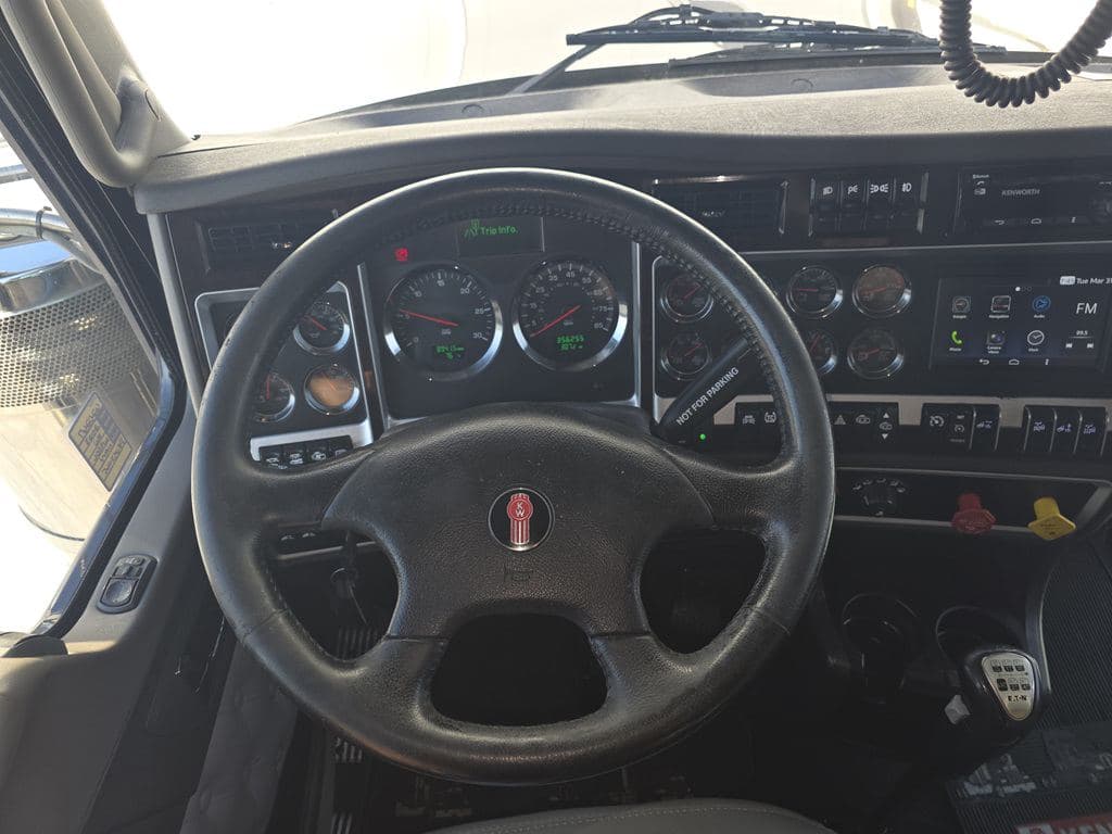 Used 2023 KENWORTH W900L image 20