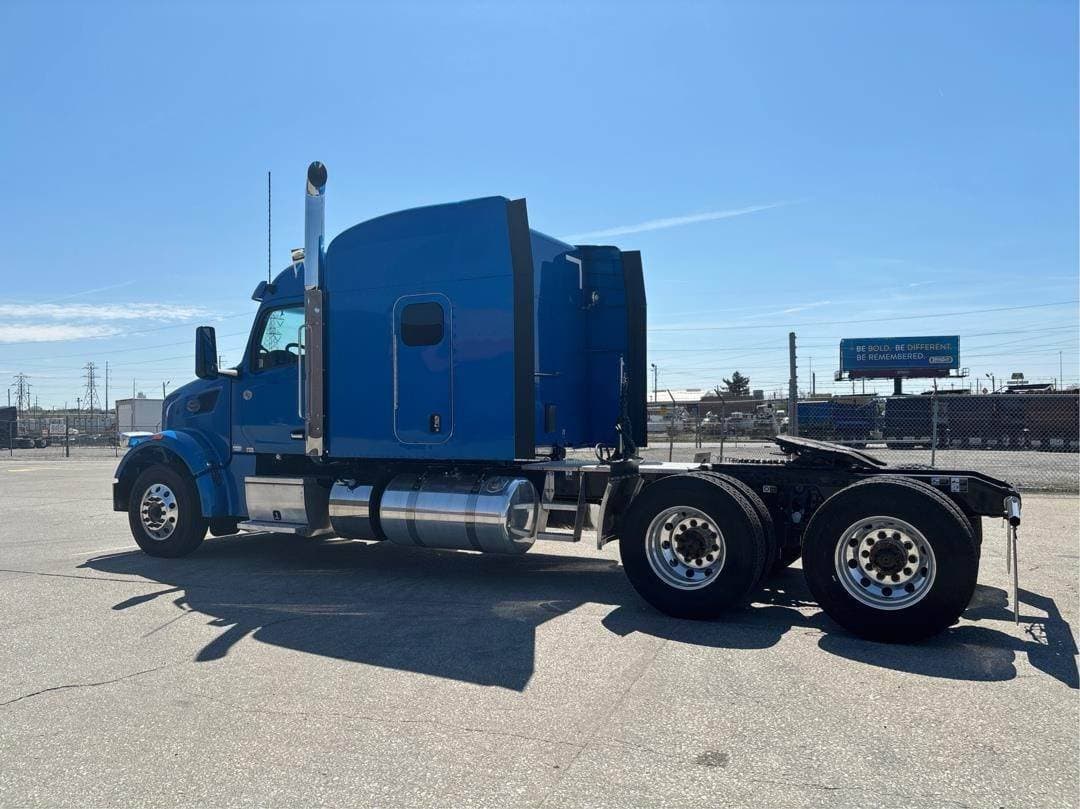 2022 Peterbilt 567 image 2