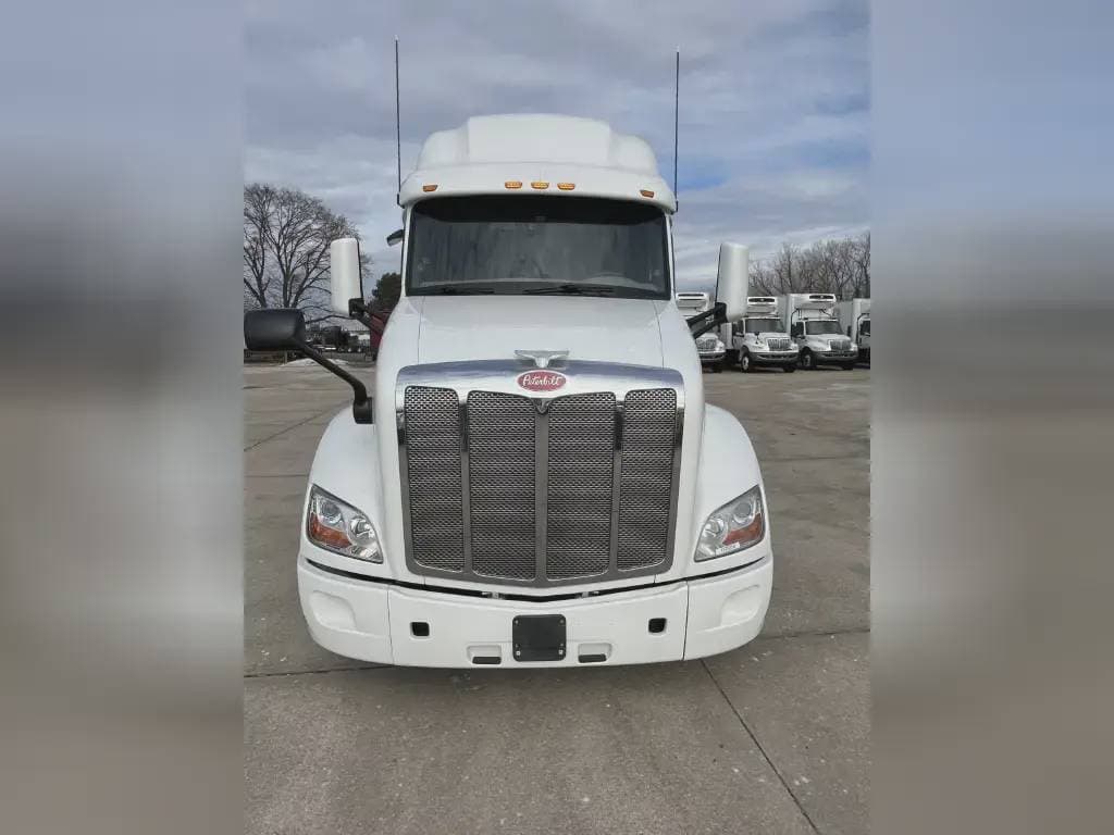 2022 Peterbilt 579 image 4