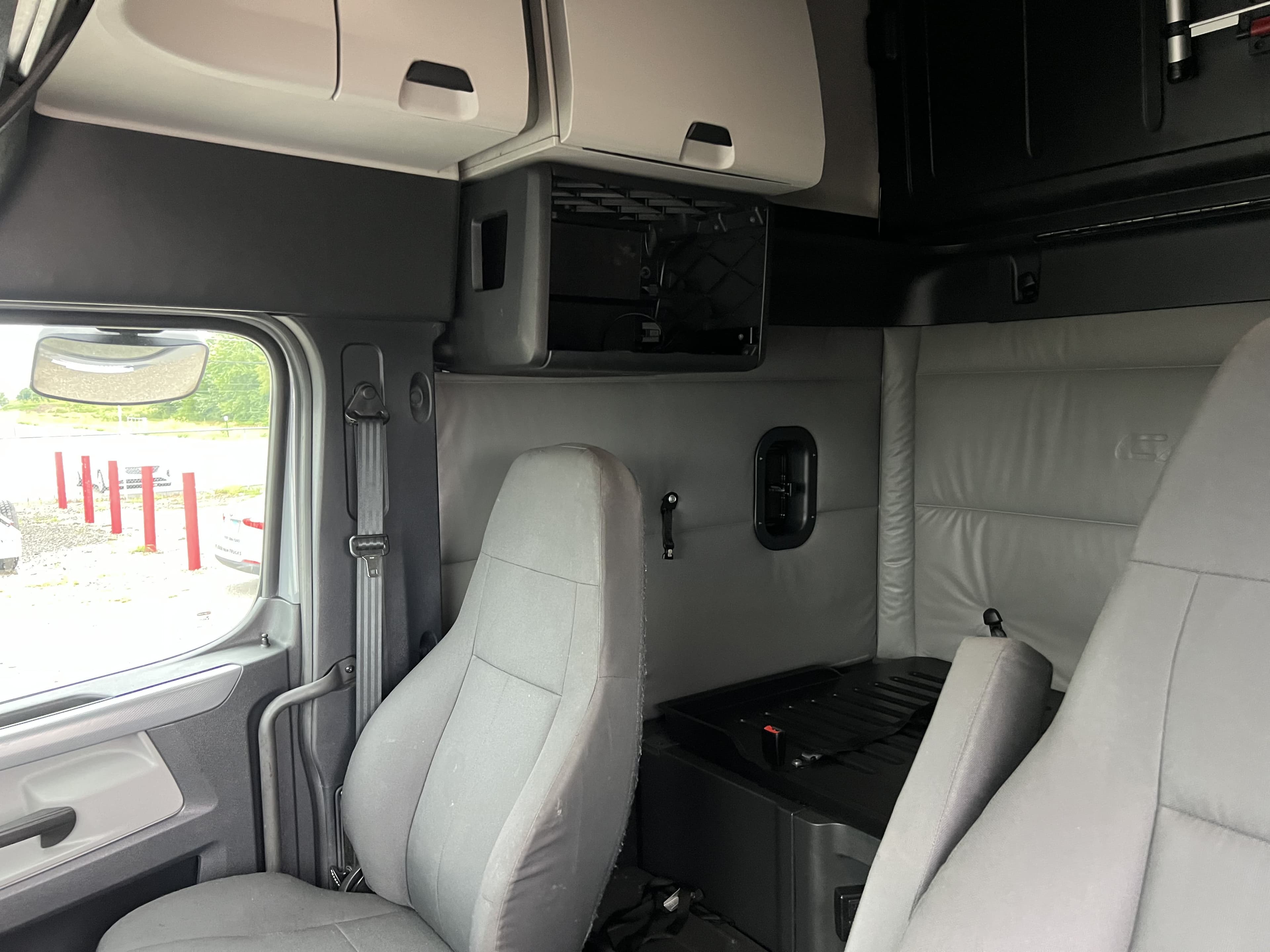 2022 Freightliner Cascadia 126 image 8