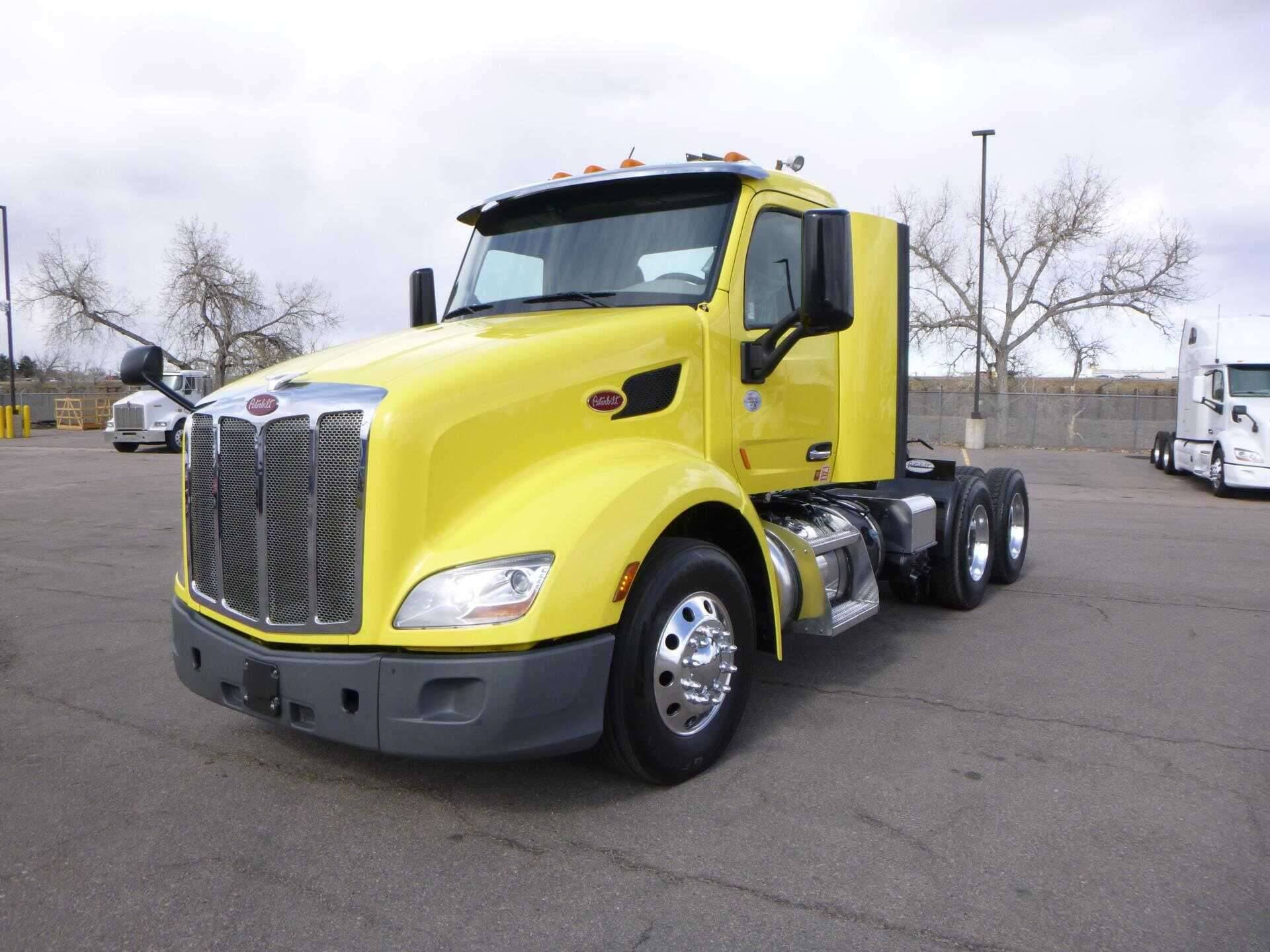 2021 Peterbilt 579 image 1
