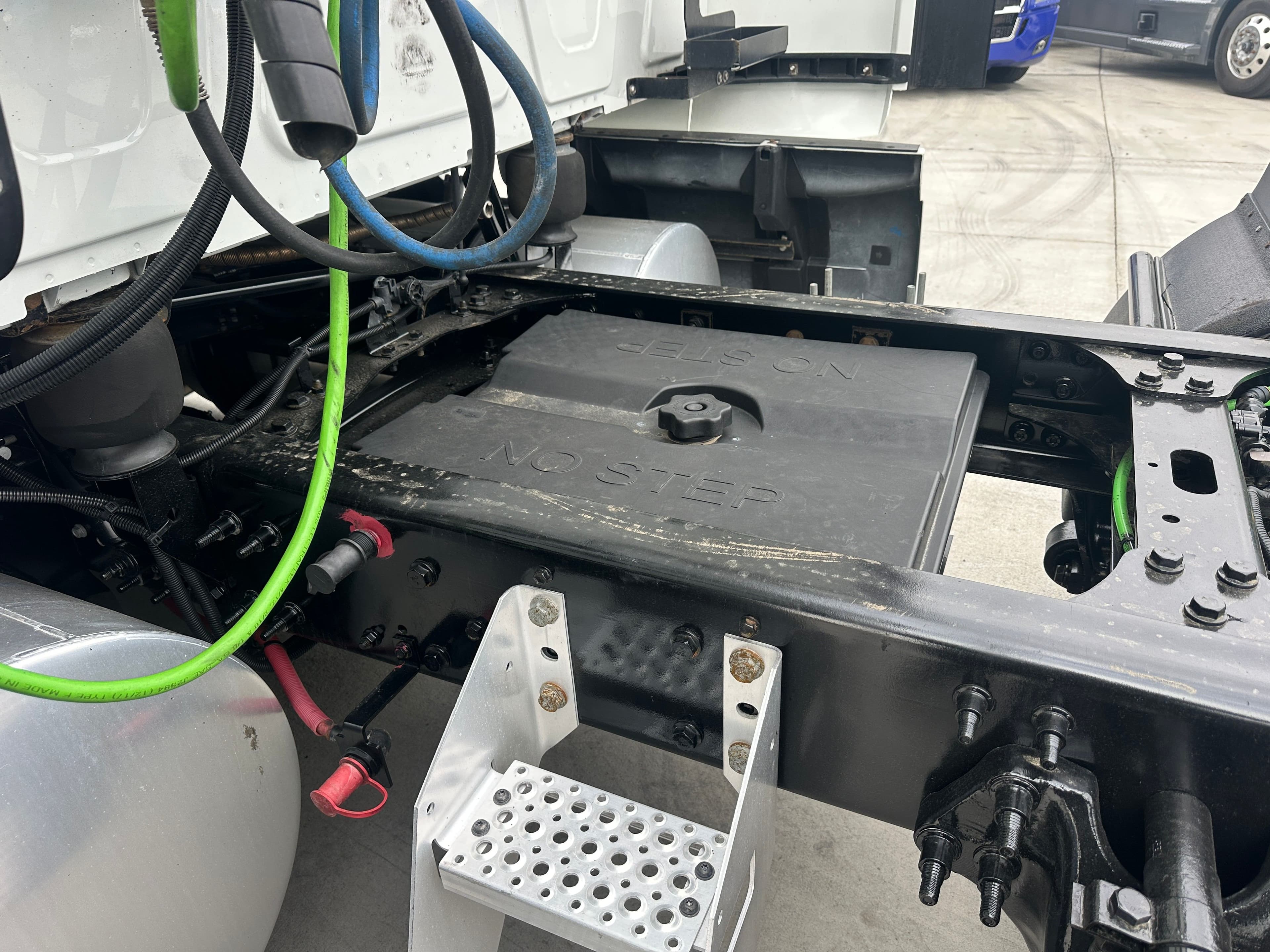 2022 International LT image 12