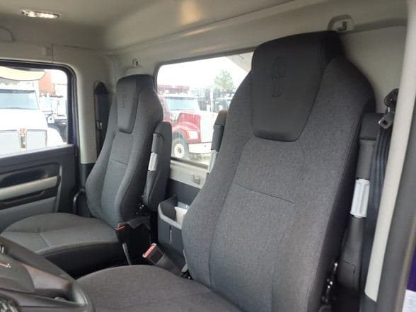 2025 Kenworth T880 image 14