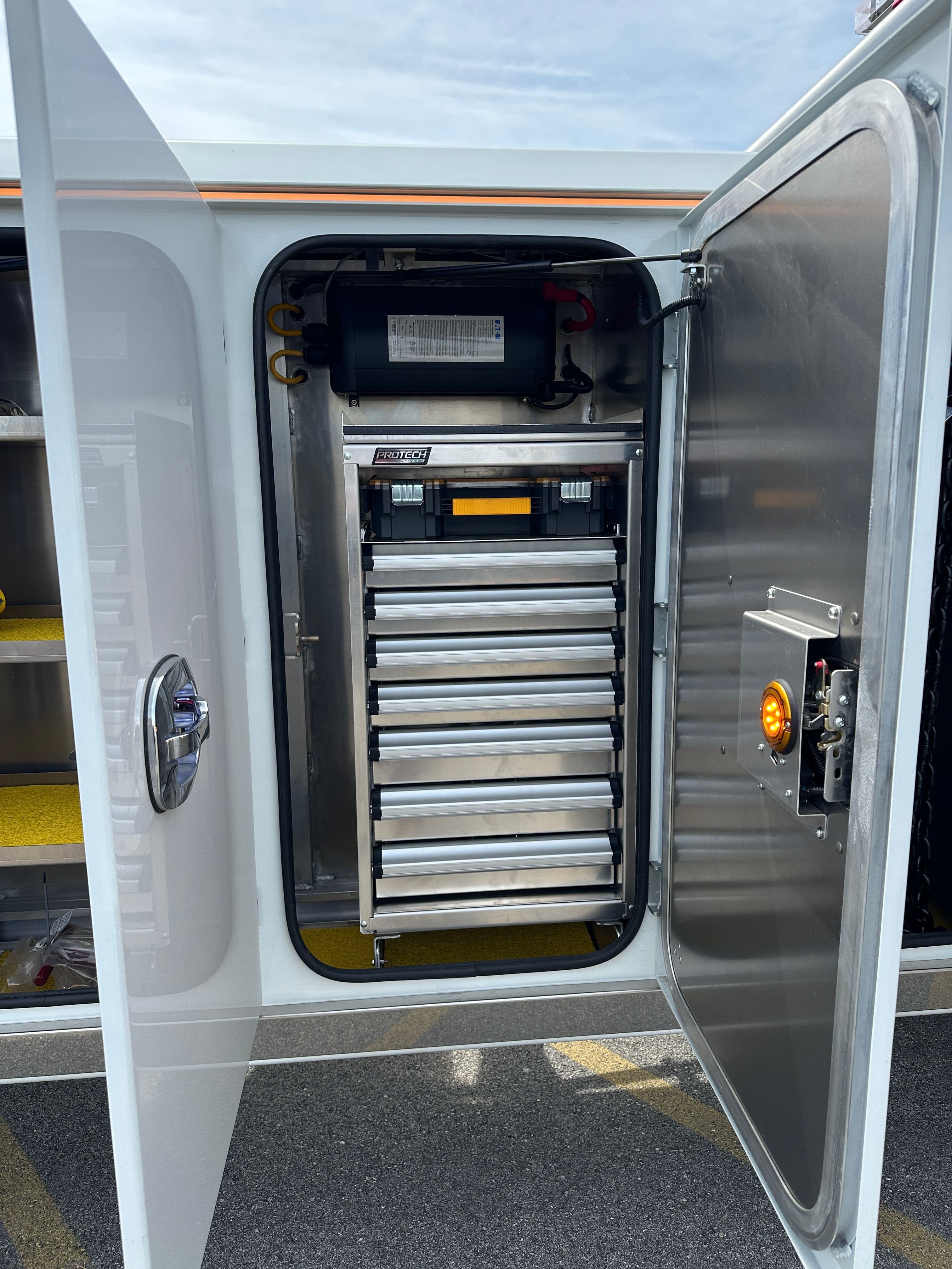 2025 Kenworth T880 with a Century 5130 image 23