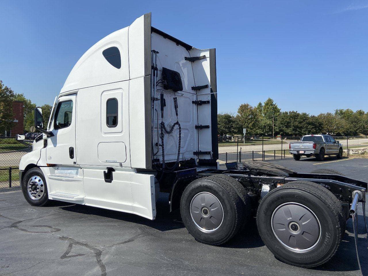 2021 FREIGHTLINER Cascadia CA126 Tandem Axle Sleeper image 7