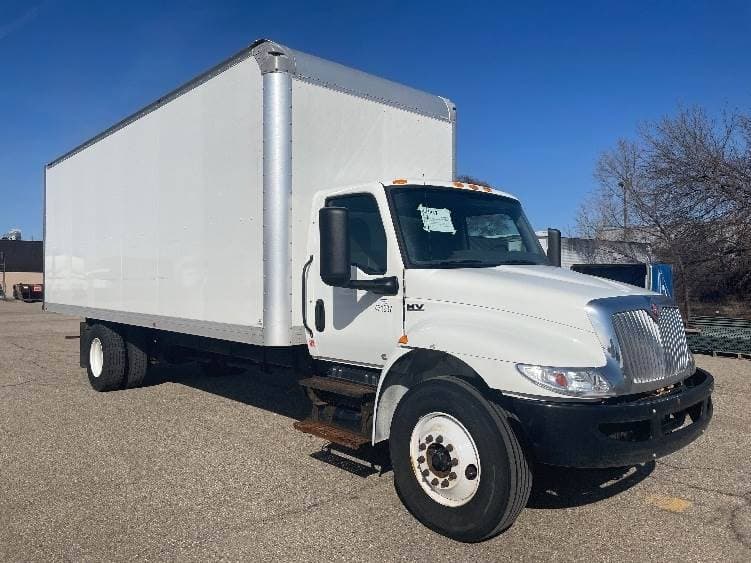 2022 International MV607 Box Truck - 240HP, 6 Speed Automatic, Roll up Door image 3