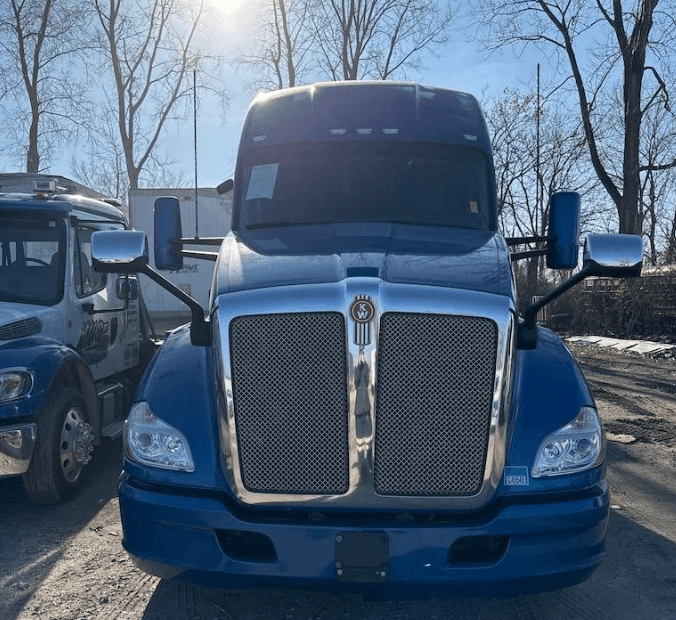2019 Kenworth T680 image 2