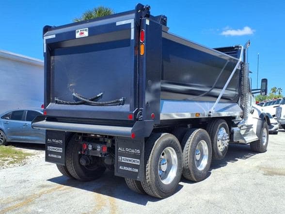 2025 Kenworth T880 image 8