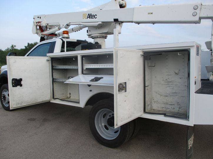 2017 Ford F550 BUCKET TRUCK 4X4 image 21