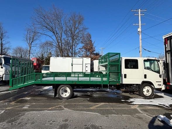 2024 Isuzu NPR HD image 5