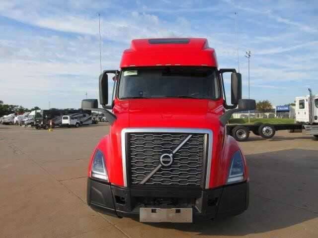 2022 Volvo VNL image 2