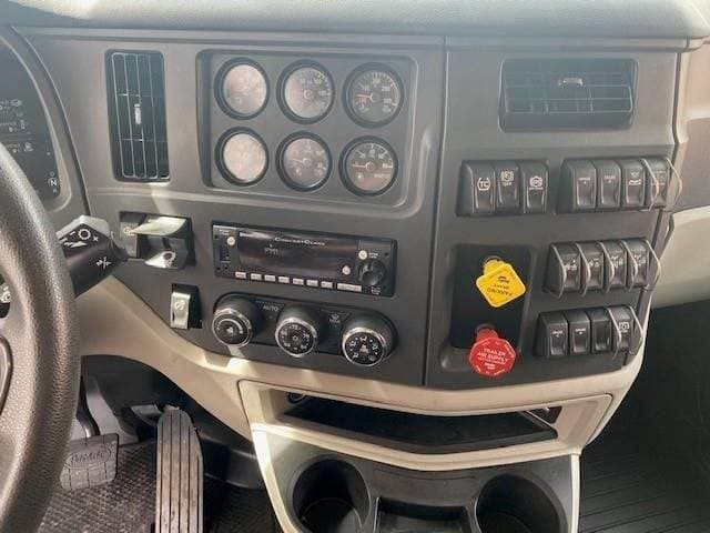 2023 Peterbilt 567 image 7