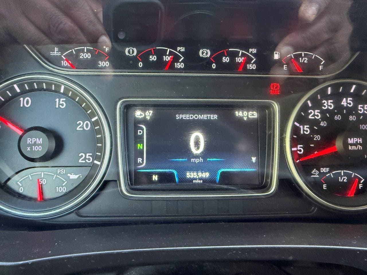 2018 International LT625 image 13