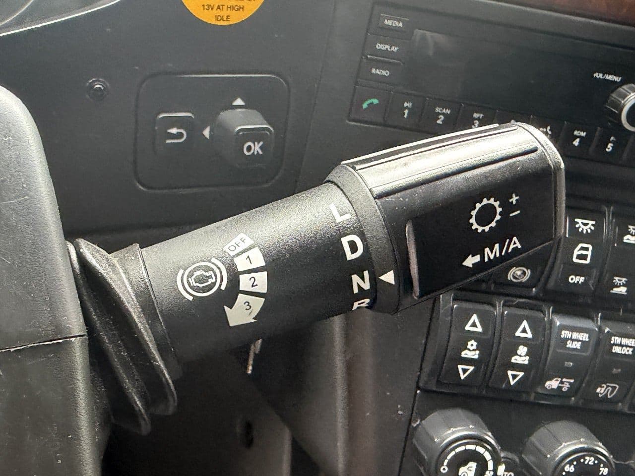 2022 International LT625 image 20
