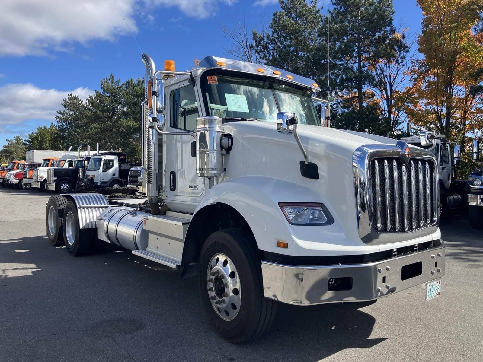 2018 International HX620 image 4