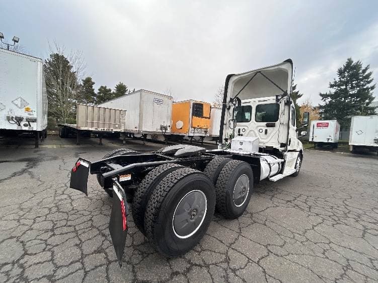 2019 Freightliner Cascadia 126 Day Cab Truck - 455HP, 12 Speed Automatic image 7