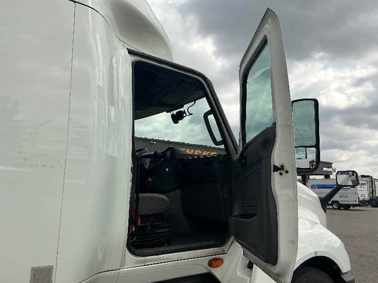2023 International LT625 Sleeper Semi Truck - 73" Integral Sleeper, Cummins 450HP, 12 Speed Automatic image 4
