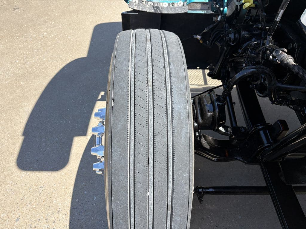 Used 2024 PETERBILT 389 image 14