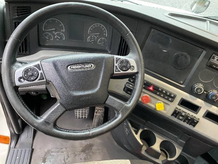 2019 Freightliner Cascadia 126 Day Cab Truck - 435HP, 12 Speed Automatic image 11