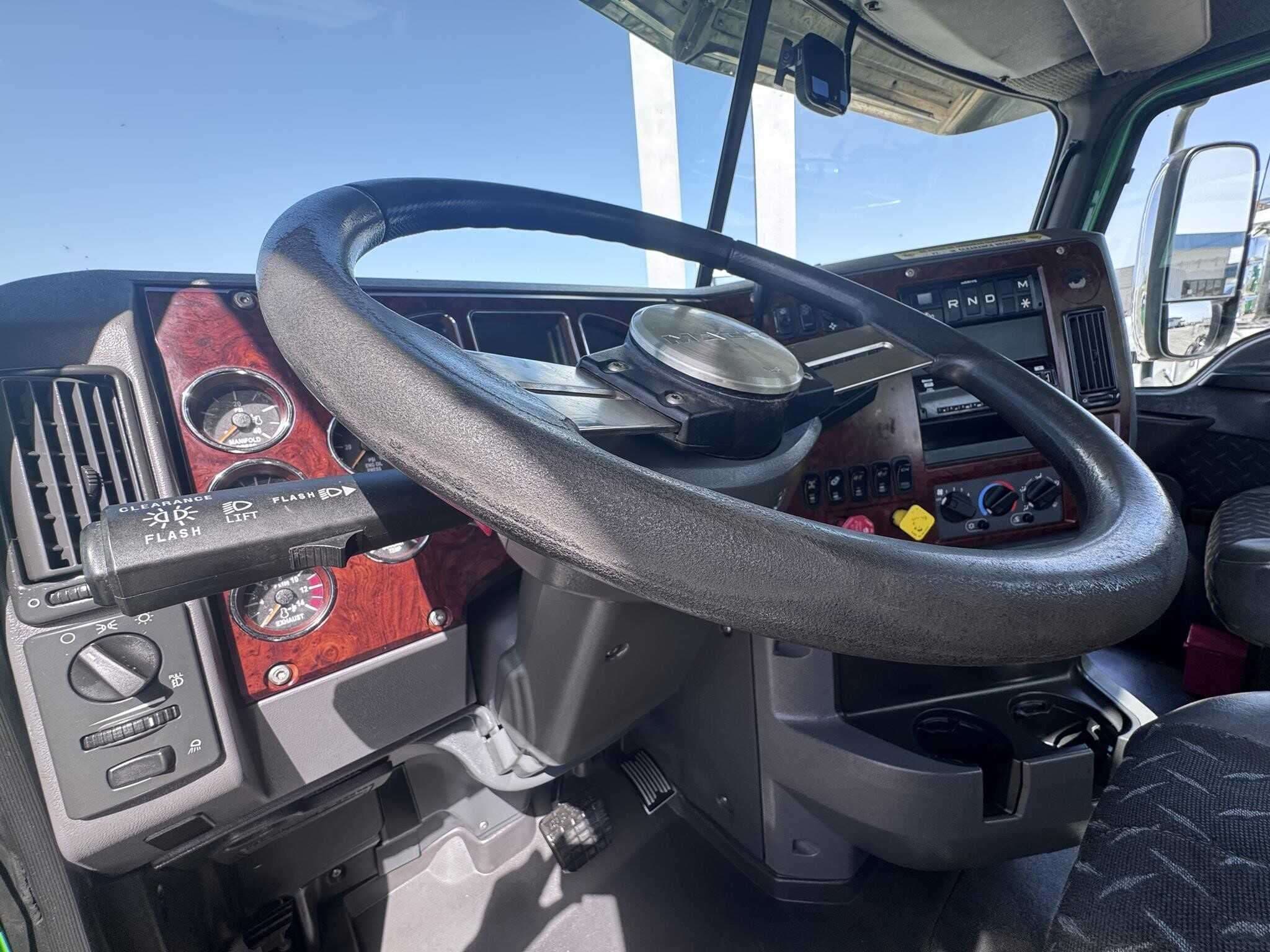 2018 Mack CXU613 Pinnacle image 9